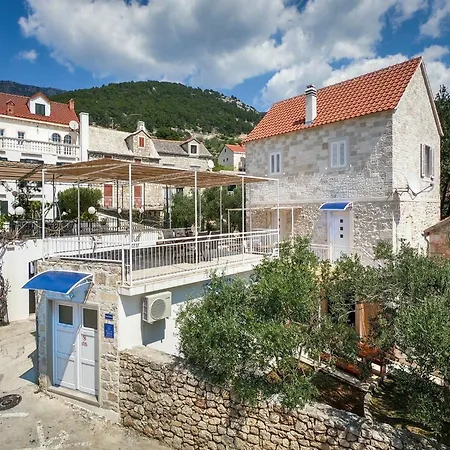 Balarin - Five Bedroom With Terrace And View فيلة *