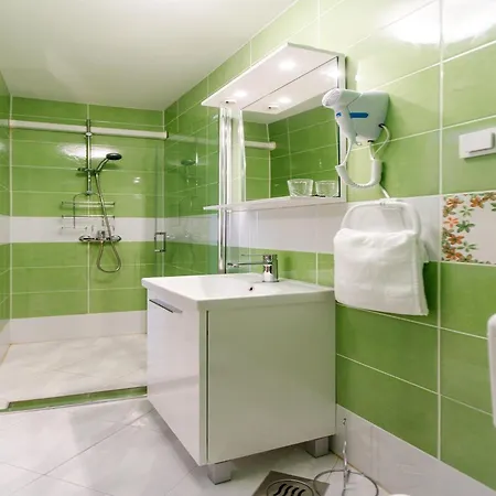 Balarin - Five Bedroom With Terrace And View