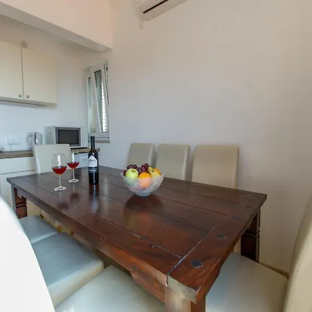 Balarin - Five Bedroom With Terrace And View *