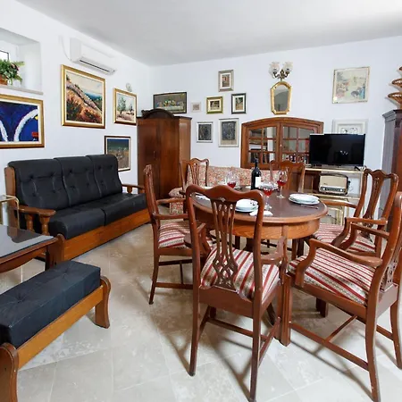 Balarin - Five Bedroom With Terrace And View Бол