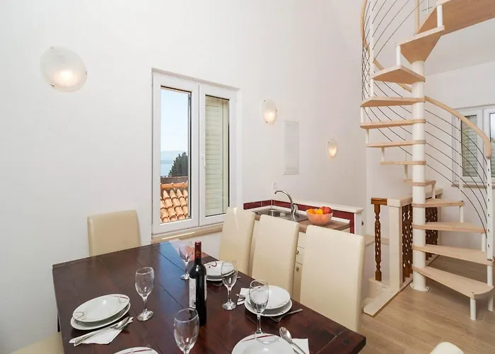 Balarin - Five Bedroom With Terrace And View فيلة بول