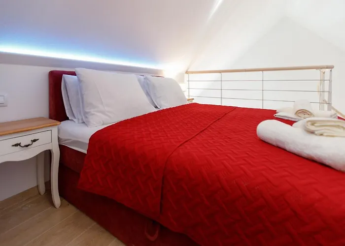 فيلة Balarin - Five Bedroom With Terrace And View بول