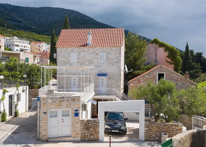 Balarin - Five Bedroom With Terrace And View *