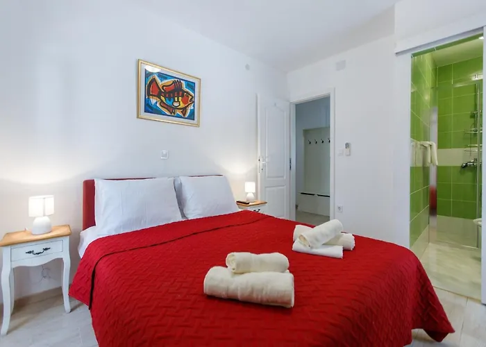 Balarin - Five Bedroom With Terrace And View بول