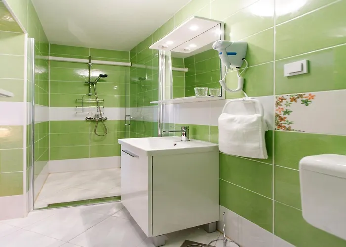 Balarin - Five Bedroom With Terrace And View