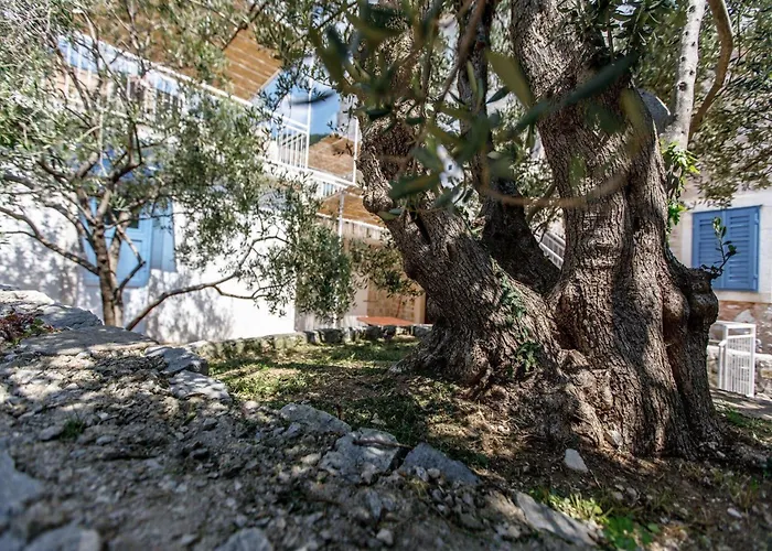 Balarin - Five Bedroom With Terrace And View فيلة *