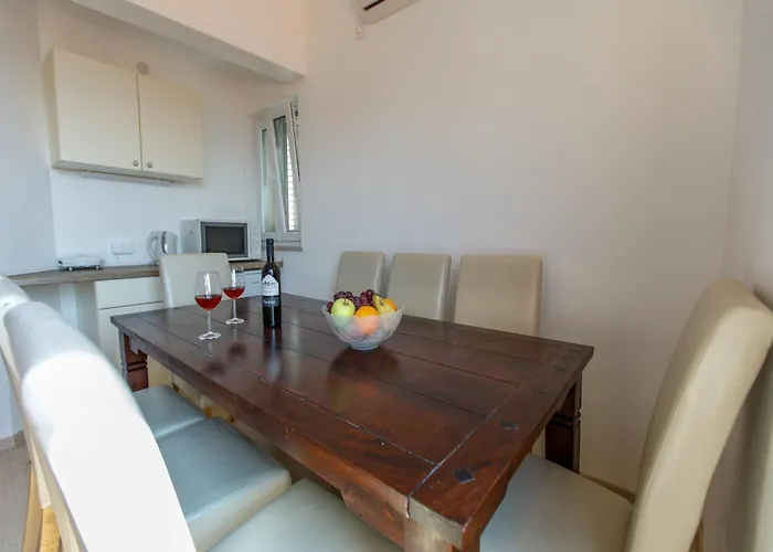 Balarin - Five Bedroom With Terrace And View *