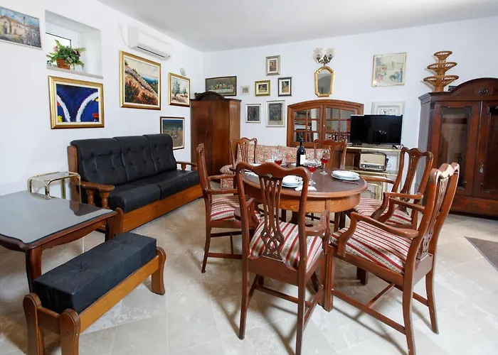 Balarin - Five Bedroom With Terrace And View بول