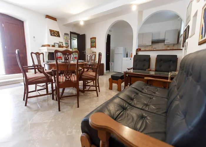 Balarin - Five Bedroom With Terrace And View فيلة بول