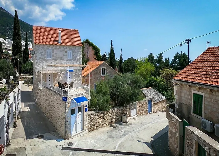 Balarin - Five Bedroom With Terrace And View بول