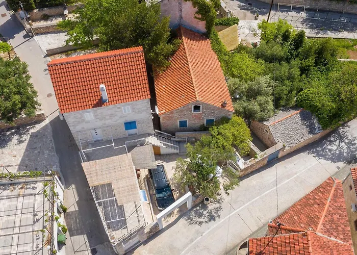 Balarin - Five Bedroom With Terrace And View بول